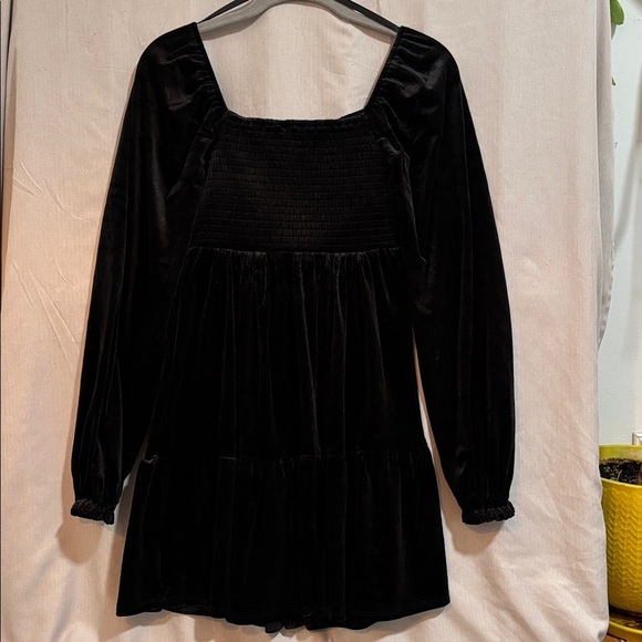 Elegant Black Velvet Mini Dress - Picture 5 of 5
